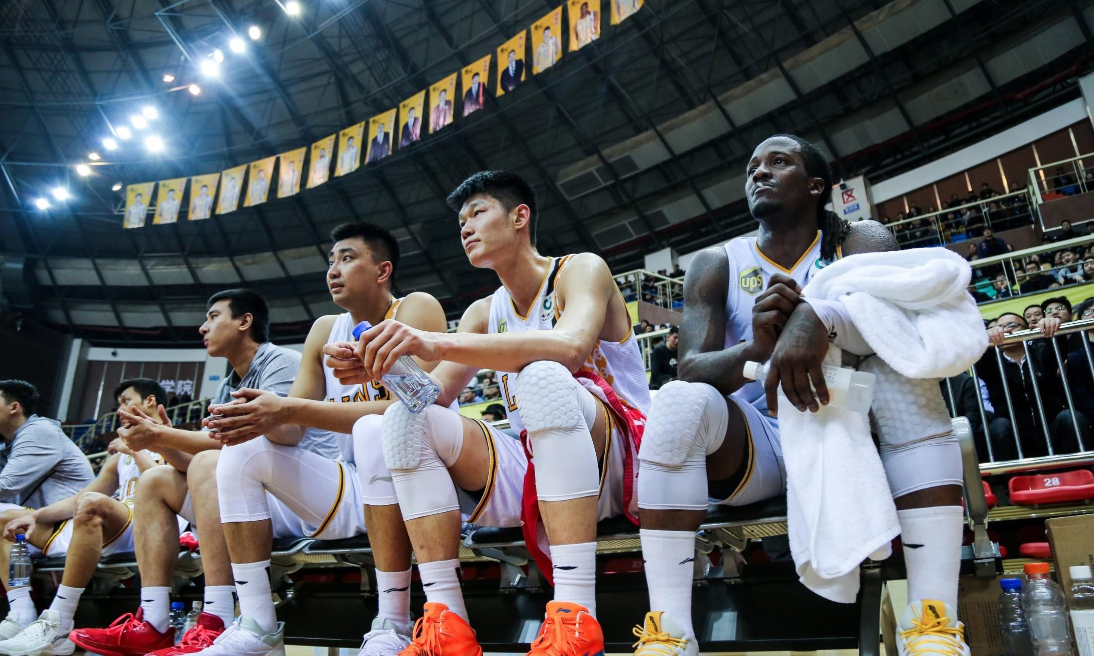 吉林队力克深圳队，胡金秋统治全场