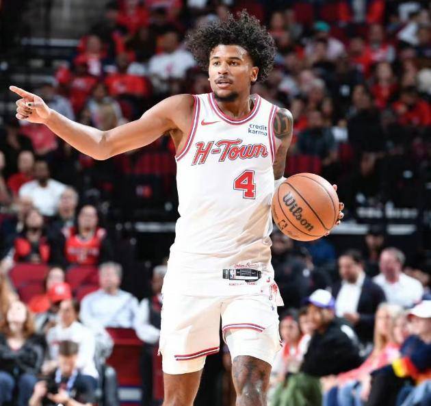 青岛队险胜四川队，范弗利特关键制胜